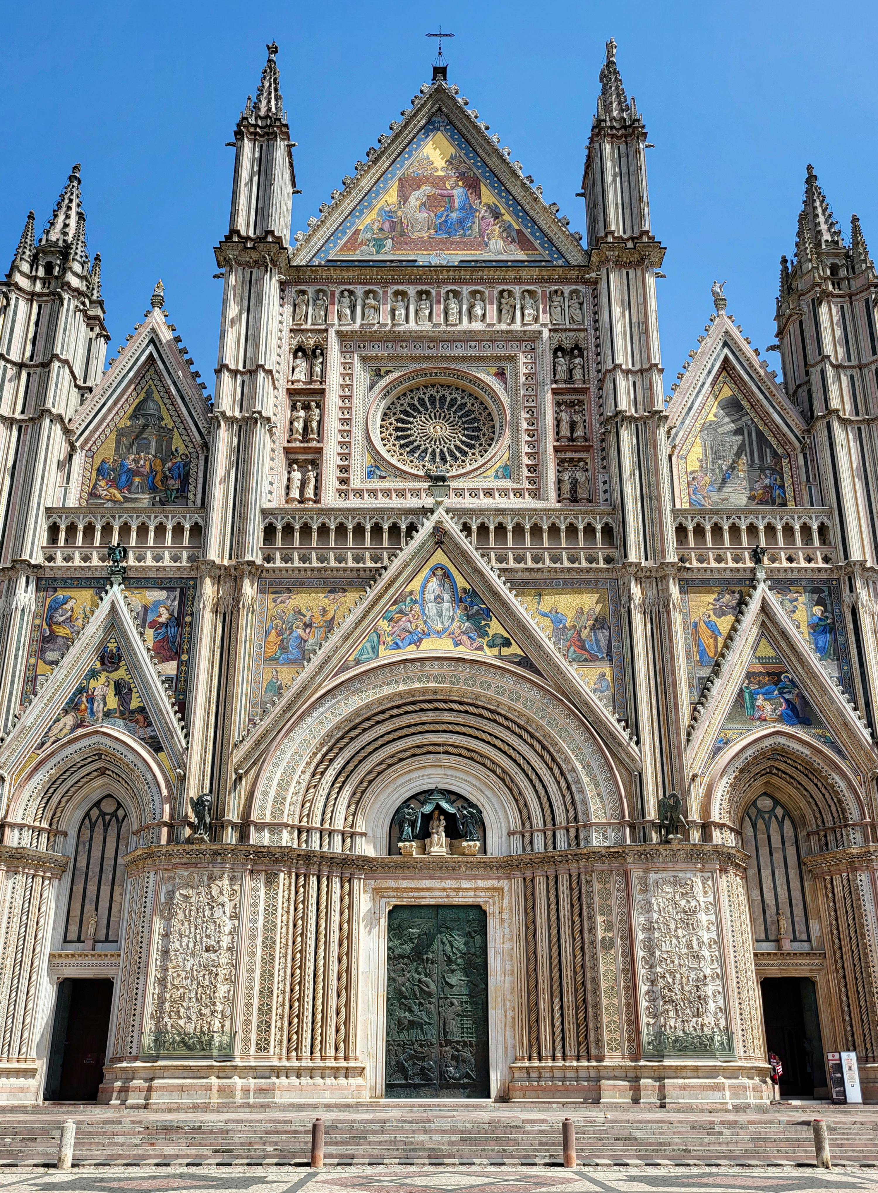 Orvieto, dóm és tufaszikla város